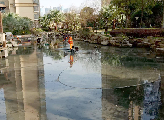 相山景观池淤泥清理