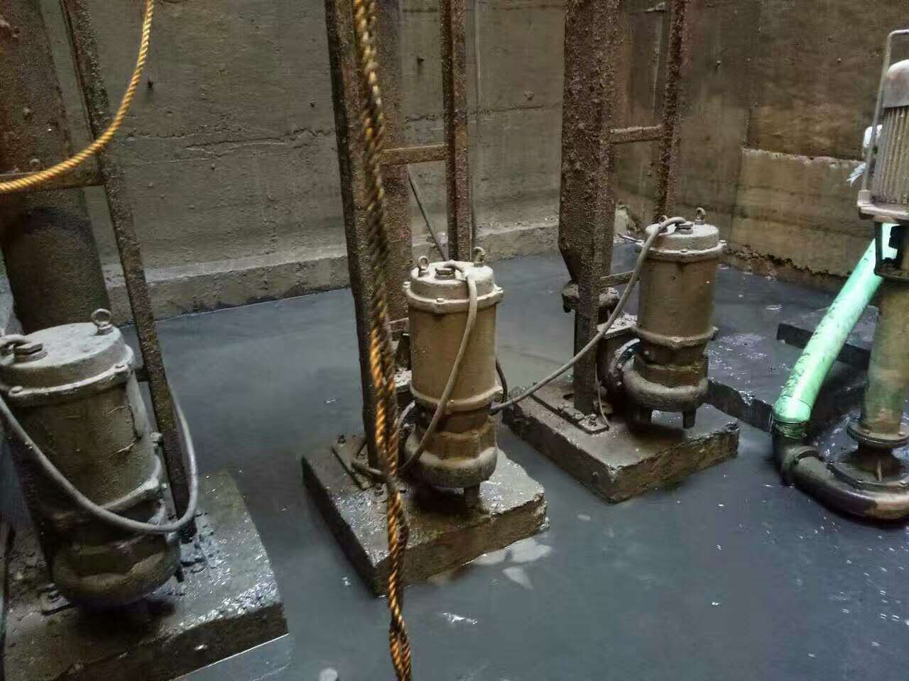 相山污水池清理